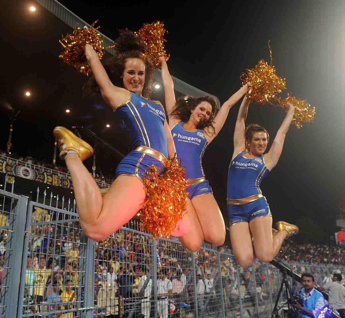 তবে চিয়ারলিডার নির্বাচন প্রক্রিয়াটি অত্যন্ত শ্রমসাধ্য। আইপিএলে বেশির ভাগ চিয়ারলিডার রাশিয়া, ইউক্রেন, ব্রাজ়িল বা আমেরিকা থেকে আসেন। চিয়ারলিডার হতে গেলে সুস্বাস্থ্যের অধিকারী হওয়া আবশ্যক।