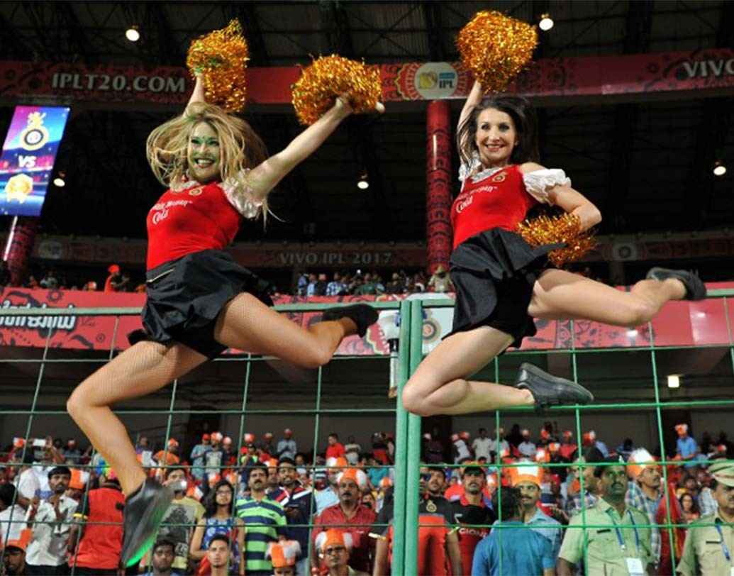 বিশ্বের দ্বিতীয় ধনীতম ক্রীড়া প্রতিযোগিতা আইপিএল। এ বার ১৯তম মরসুম আইপিএলের। এ বছর আইপিএলে আগের মতো ১০টি দল খেললেও ম্যাচের সংখ্যা ৭৪ থেকে বেড়ে হচ্ছে ৮৪। ১৩টি শহরে হবে ম্যাচগুলি।