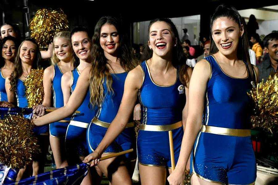 শনিবার, ২৮ মার্চ থেকে শুরু আইপিএল। প্রথম ম্যাচে মুখোমুখি গত বারের চ্যাম্পিয়ন রয়্যাল চ্যালেঞ্জার্স বেঙ্গালুরু ও সানরাইজ়ার্স হায়দারাবাদ। চিন্নাস্বামী স্টেডিয়ামে হবে সেই ম্যাচ। তবে এ বার আইপিএলে কোনও উদ্বোধনী অনুষ্ঠান হবে না বলে ভারতীয় ক্রিকেট বোর্ড (বিসিসিআই) আগেই জানিয়ে দিয়েছে।