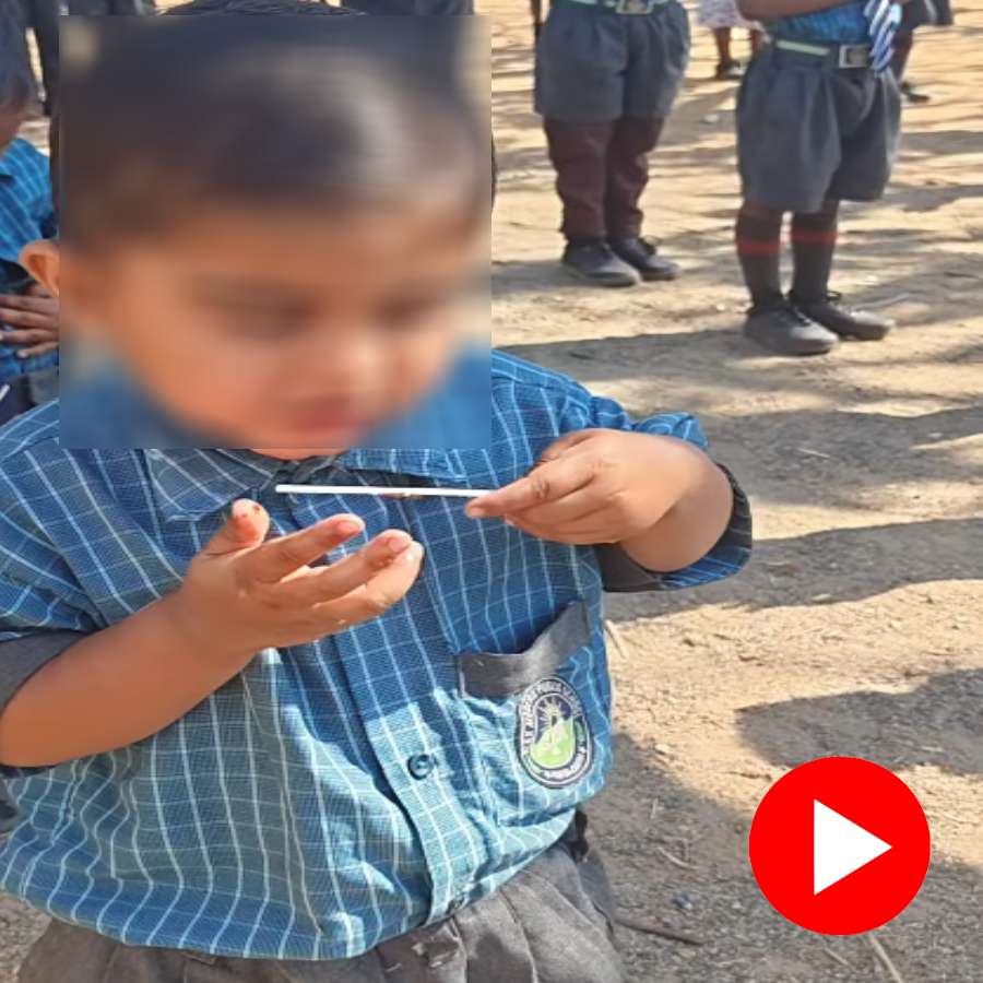 A video shows school boy secretly eating a lollipop during morning prayer has gone viral dgtl