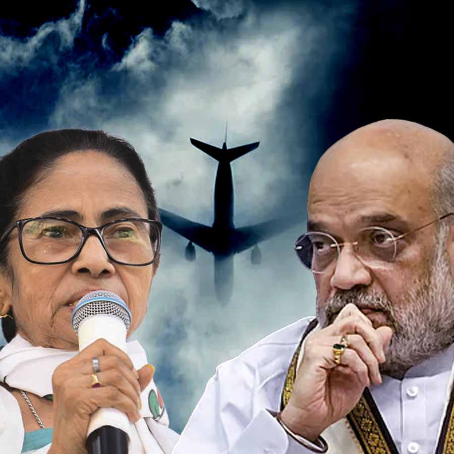 (বাঁ দিকে) মমতা বন্দ্যোপাধ্যায়। অমিত শাহ (ডান দিকে)।