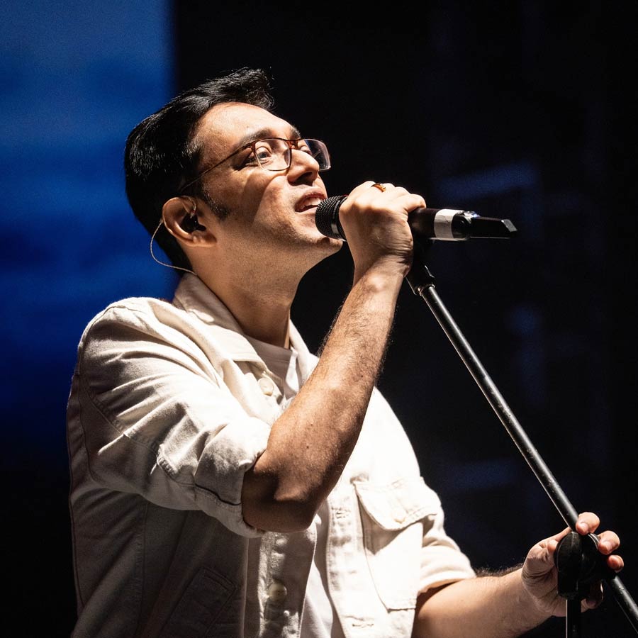 বাচ্চা ছেলের মতো রেওয়াজ করতেন অনুপম!