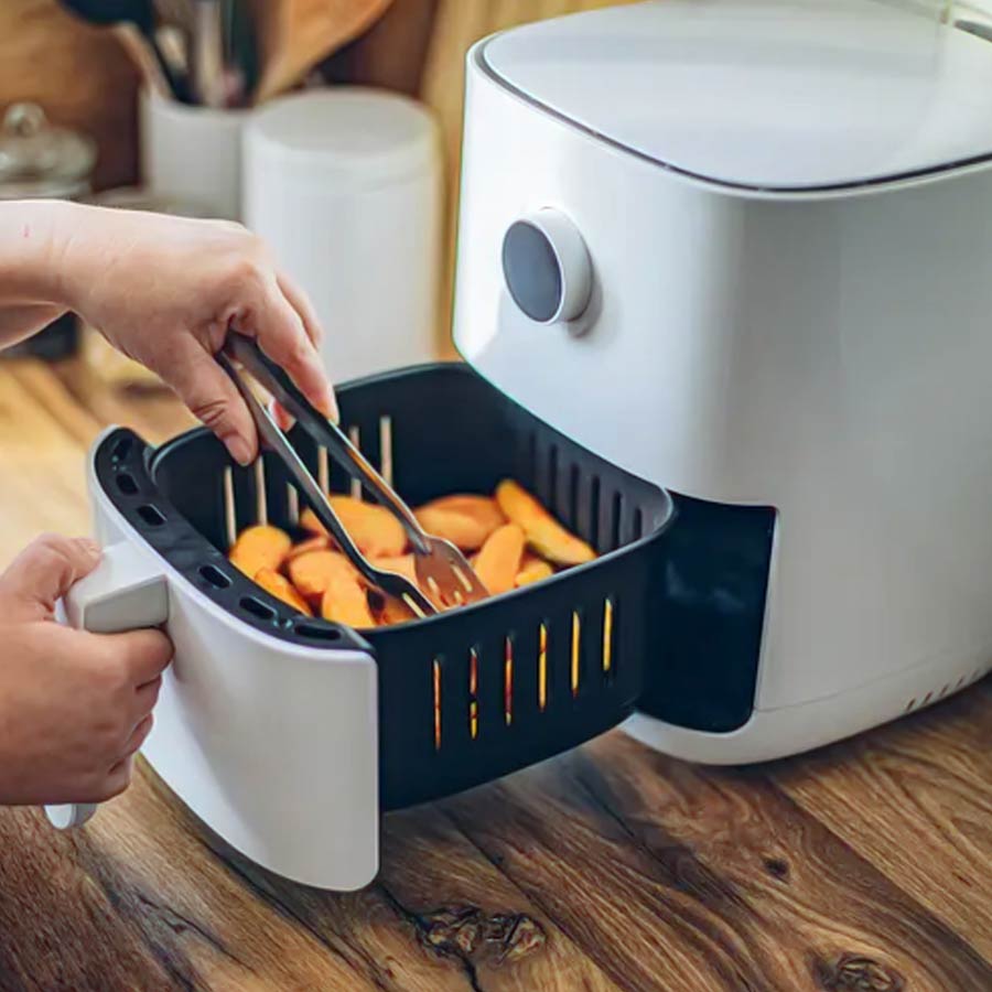 এয়ার ফ্রায়ার পরিষ্কার করার সহজ কৌশল।