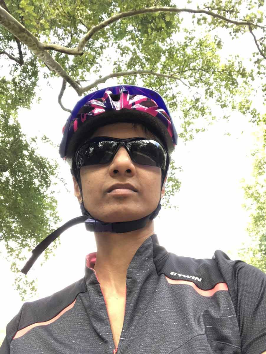 পাশে সাইক্লিংয়ের সময় মেনকা।