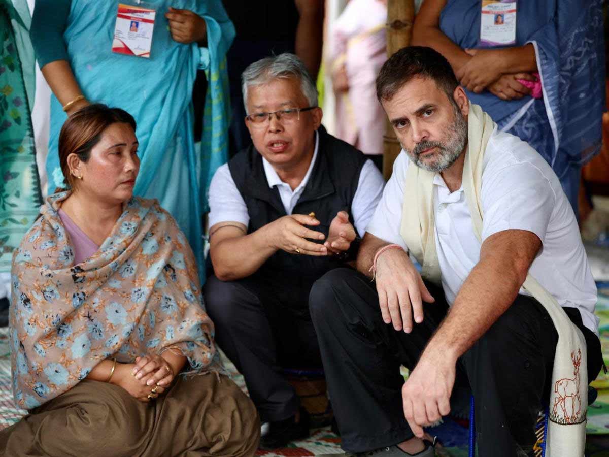 বিবেচক: রাহুলের পাশে বিমল।