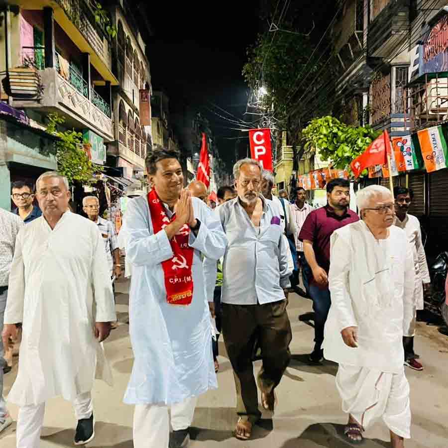 সিপিএম প্রার্থী সায়নদীপ মিত্রের সমর্থনে প্রচারে ও ‘বরানগর বাঁচাও যাত্রা’য় বামফ্রন্ট চেয়ারম্যান বিমান বসু।