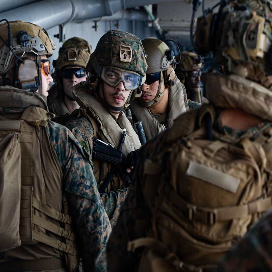 ইউএসএস ট্রিপোলিতে মার্কিন ফৌজ।