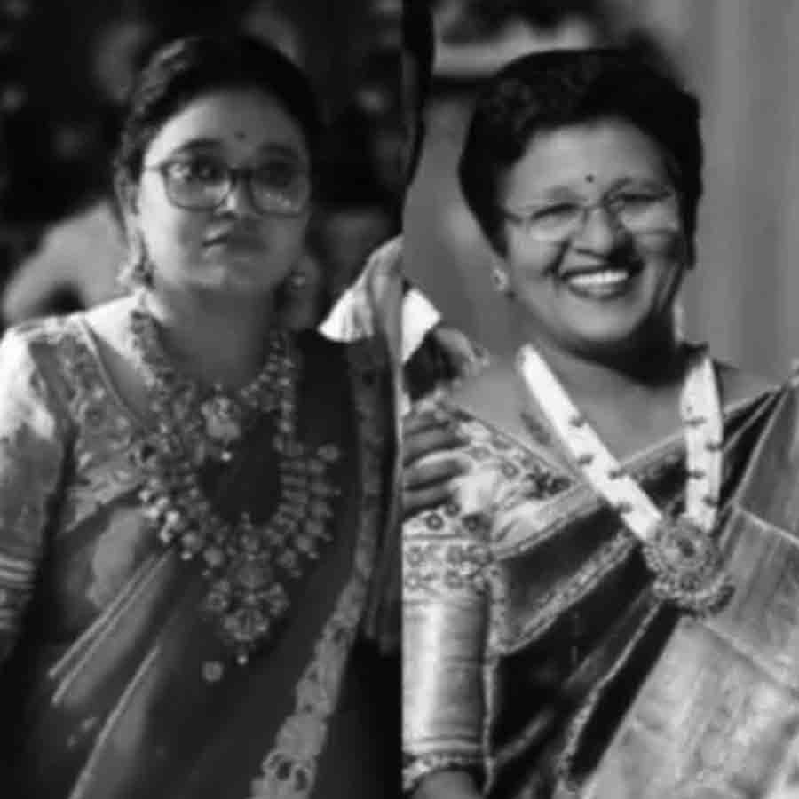 মোহনের দিদি এবং মা। ছবি: সংগৃহীত।