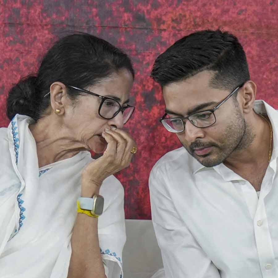 মমতা বন্দ্যোপাধ্যায় এবং অভিষেক বন্দ্যোপাধ্যায়।