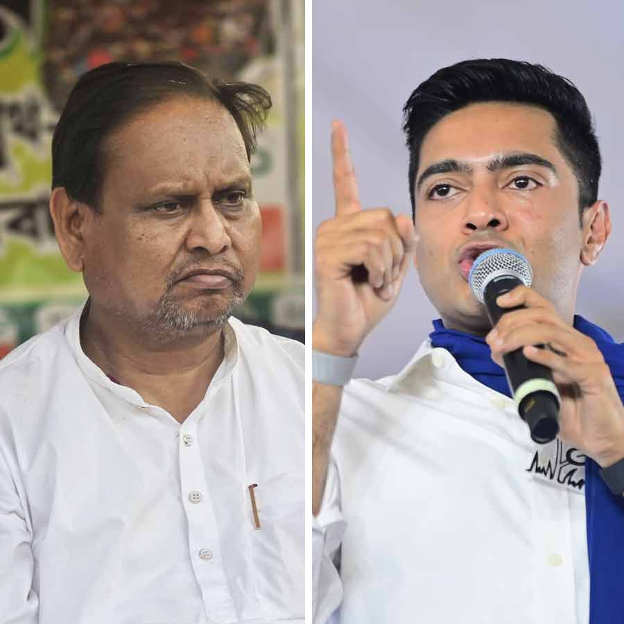 (বাঁ দিকে) হুমায়ুন কবীর। অভিষেক বন্দ্যোপাধ্যায় (ডান দিকে)।