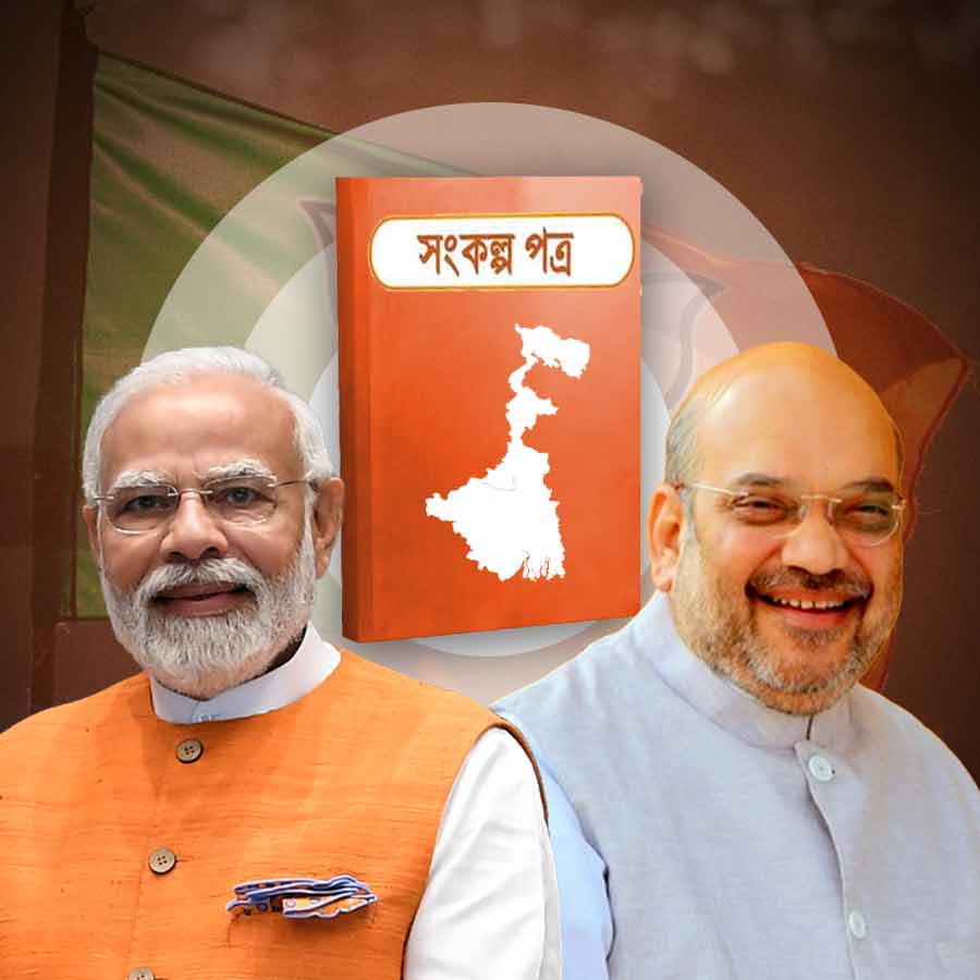 (বাঁ দিকে) নরেন্দ্র মোদী এবং অমিত শাহ (ডান দিকে)।