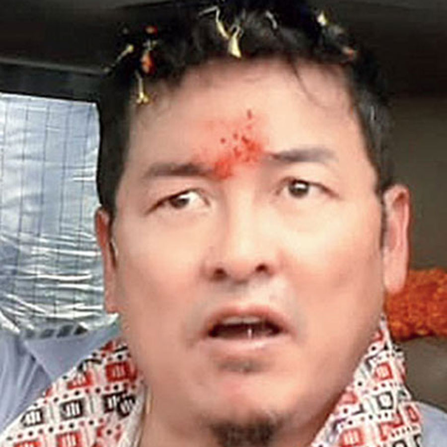 অজয় এডওয়ার্ডস।