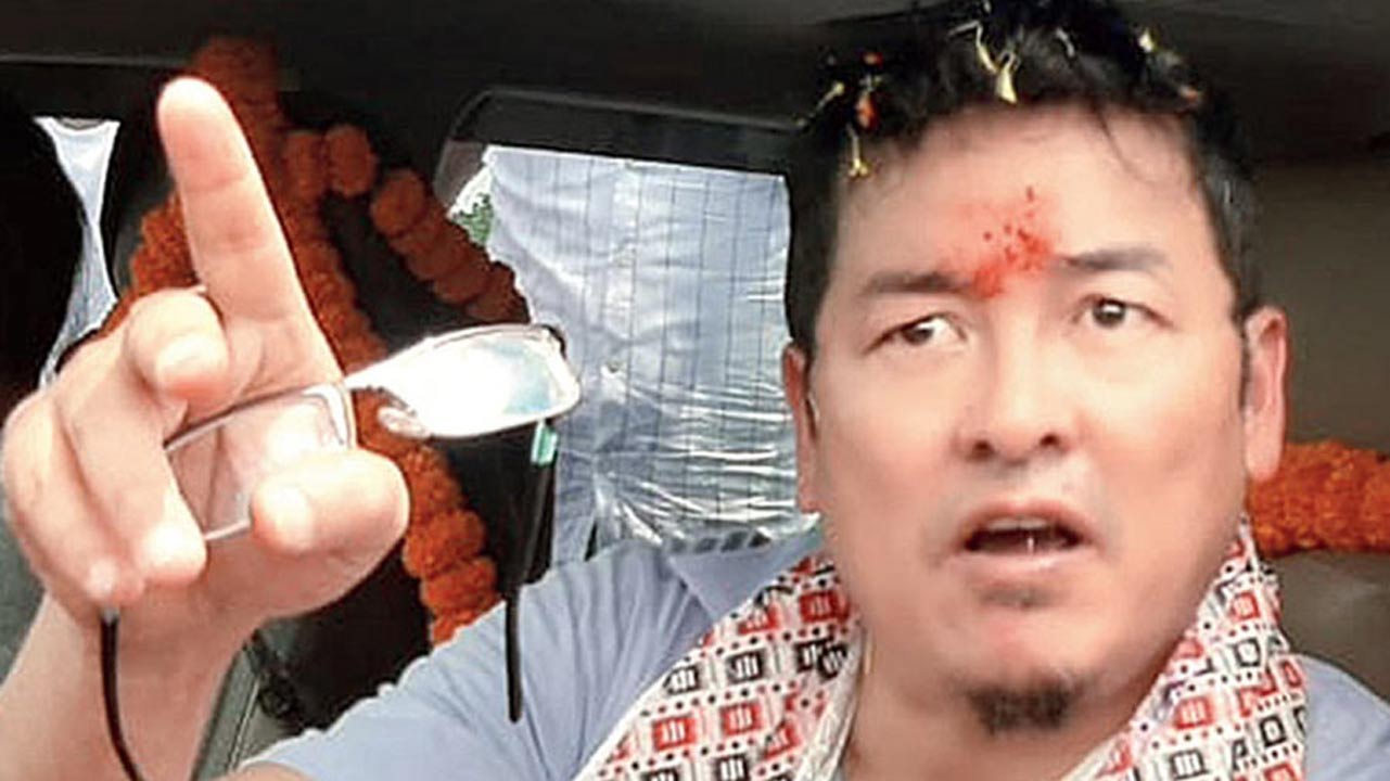 অজয় এডওয়ার্ডস।