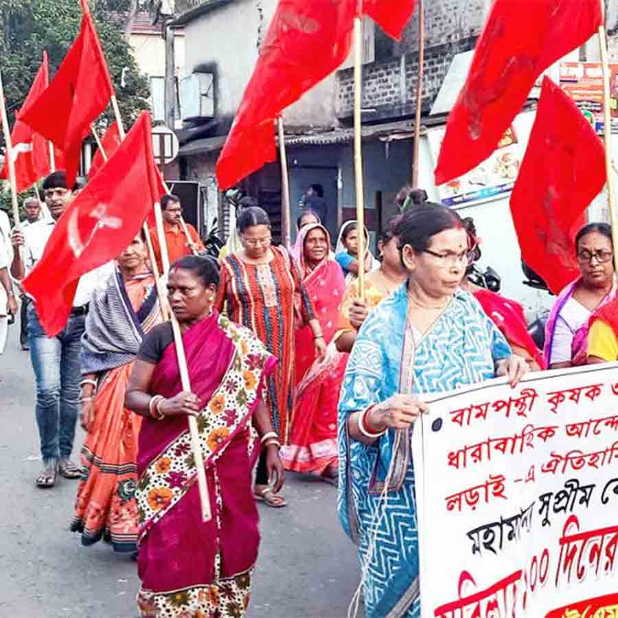 অধিকার: একশো দিনের কাজ শুরু করার দাবিতে সিপিআইএম সমর্থকদের মিছিল। ১ নভেম্বর ২০২৫, ঘাটাল