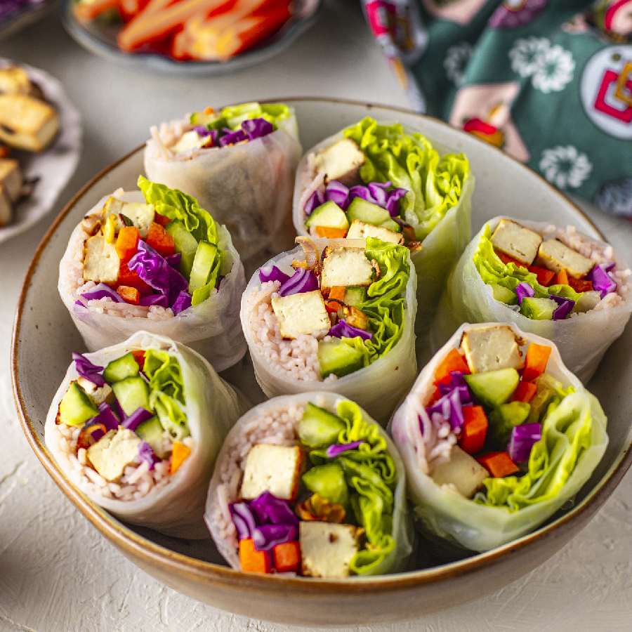 বানাতে পারেন টোফু রোল।