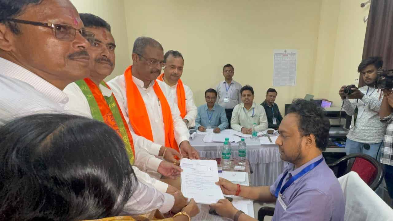 নন্দীগ্রাম আসনের জন্য মনোনয়ন জমা দিলেন শুভেন্দু।