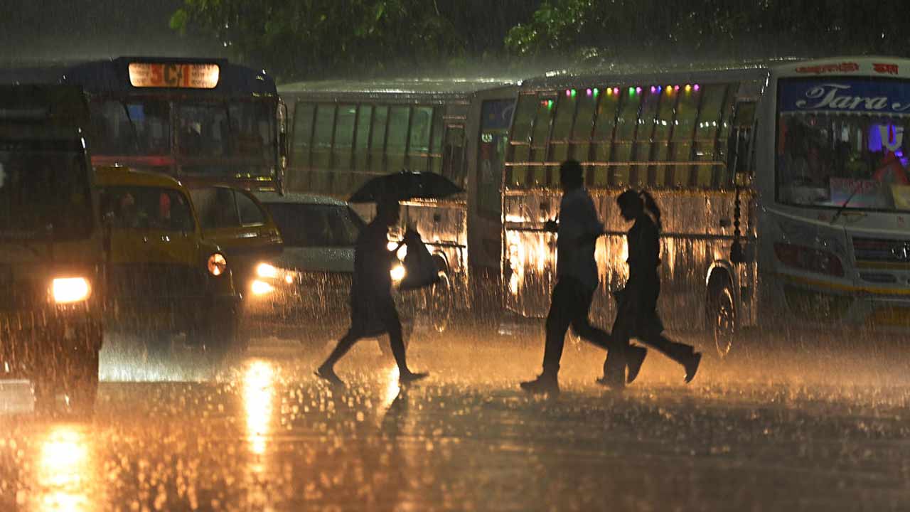 Meteorological Department has forecast thunderstorms in six districts of West Bengal including Kolkata