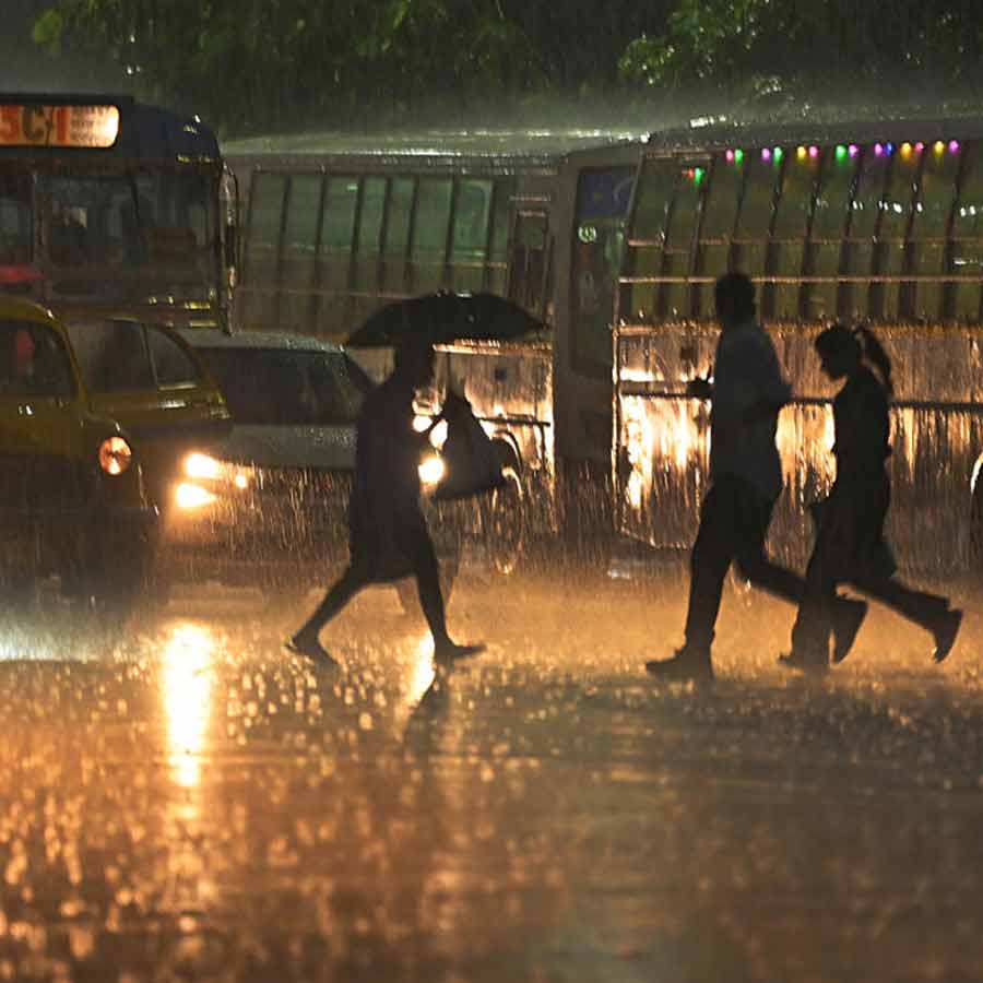 Meteorological Department has forecast thunderstorms in six districts of West Bengal including Kolkata