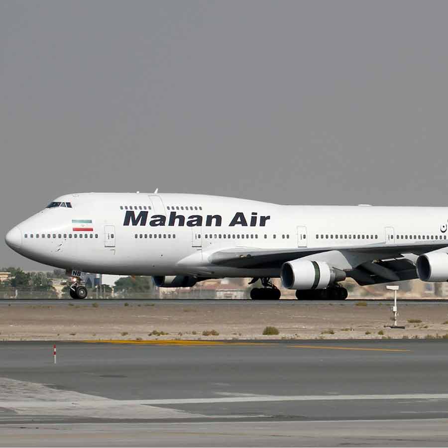 হামলার শিকার ‘মহান এয়ার’ বিমান।