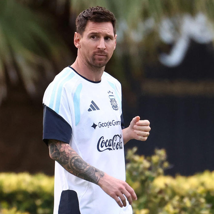 আকর্ষণ: জ়াম্বিয়ার বিরুদ্ধে চর্চায় সেই লিয়োনেল মেসি।