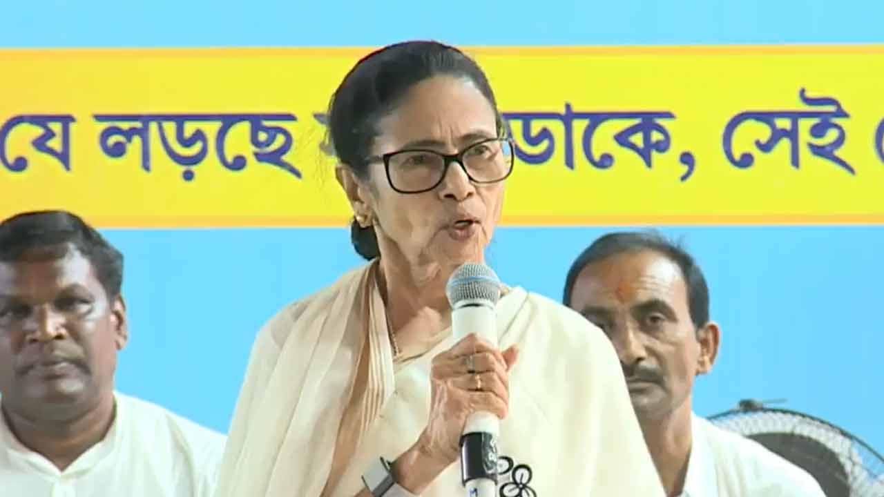 বিষ্ণুপুরে মুখ্যমন্ত্রী মমতা বন্দ্যোপাধ্যায়। নিজস্ব চিত্র।