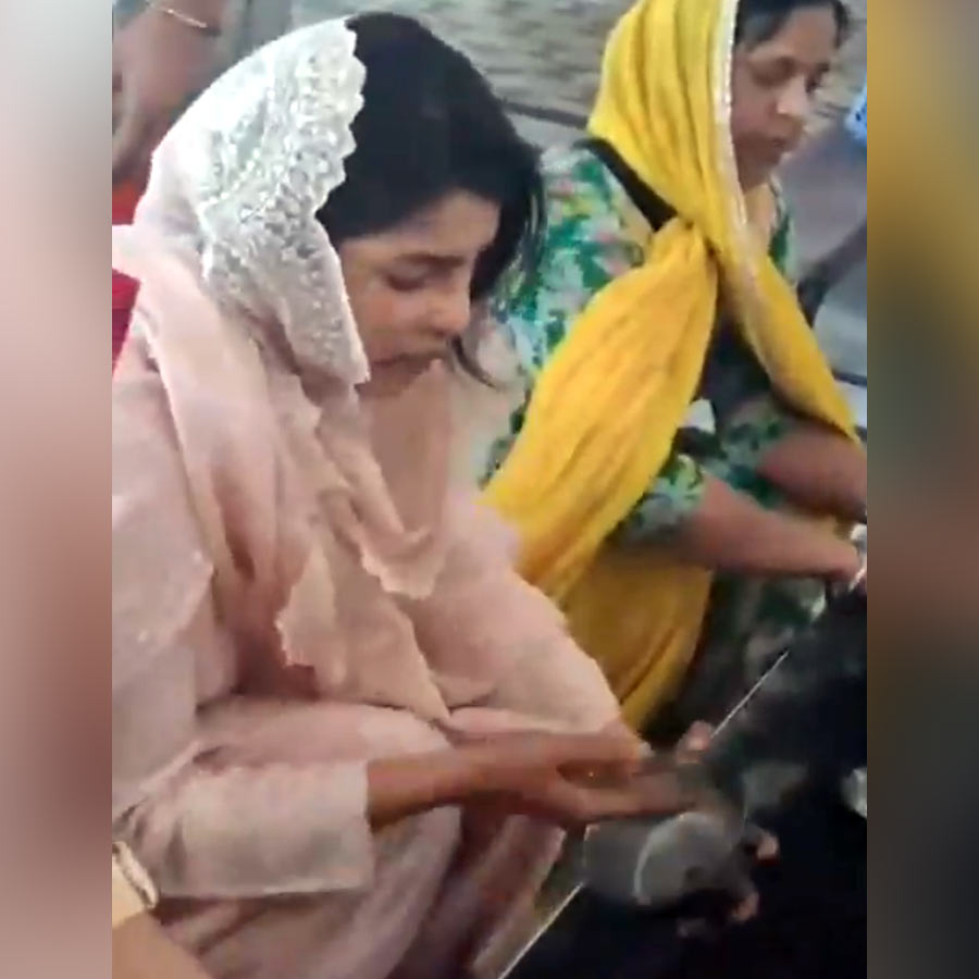 প্রিয়ঙ্কা চোপড়ার অন্য রূপ।