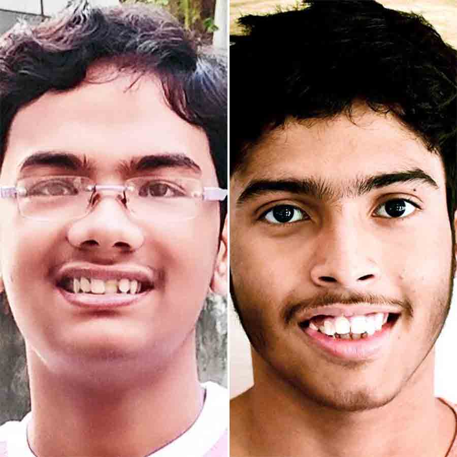 আইএসসিতে কৃতী সমীপ ঘোষ (বাঁ দিকে)। আইসিএসইতে কৃতী প্রত্যয় দত্ত (ডান দিকে)।