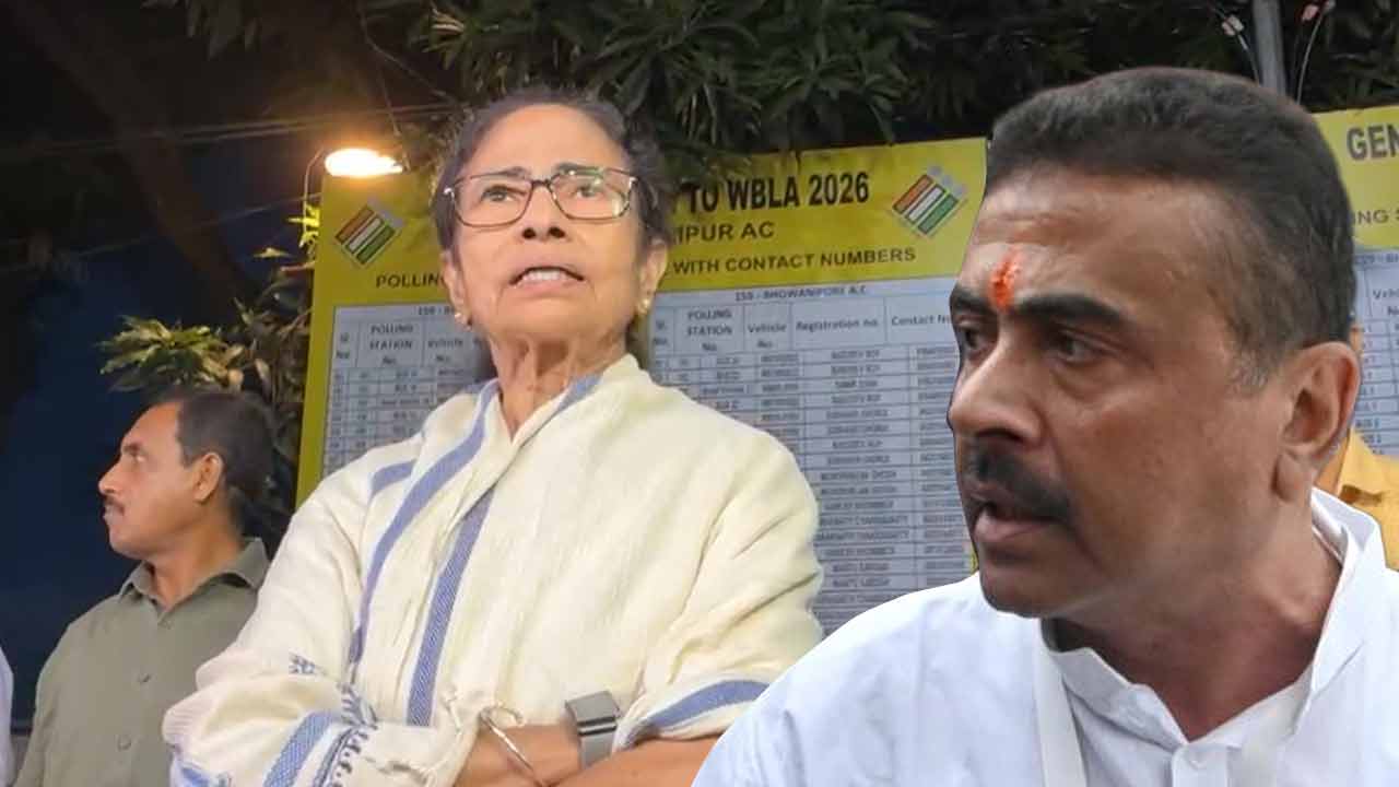 (বাঁ দিকে) মুখ্যমন্ত্রী মমতা বন্দ্যোপাধ্যায়। বিরোধী দলনেতা শুভেন্দু অধিকারী (ডান দিকে)।