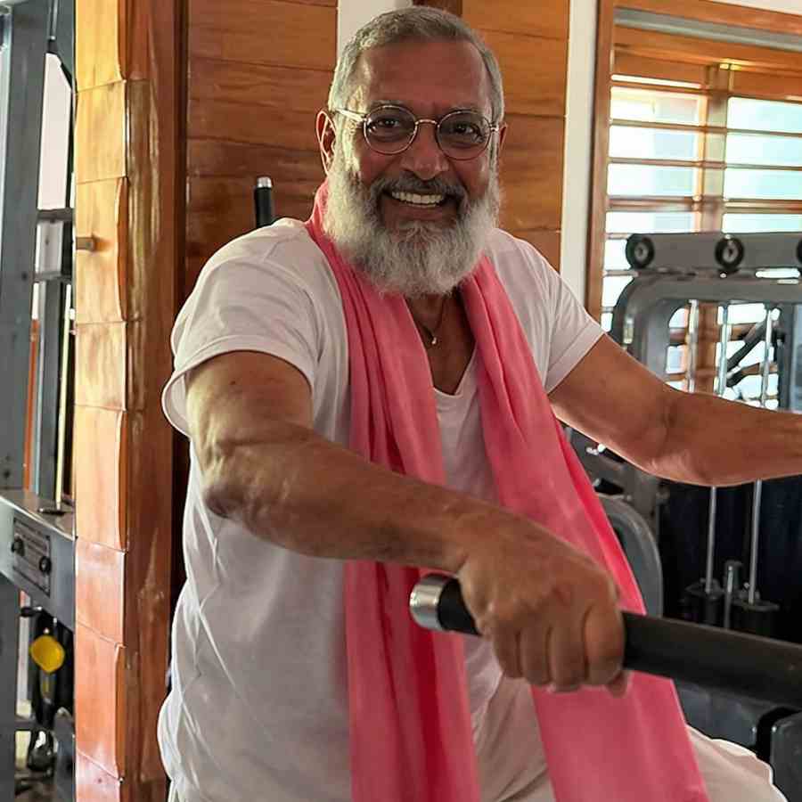 Nana Patekar stuns fans with his fitness at 76 as he performs tricep dips