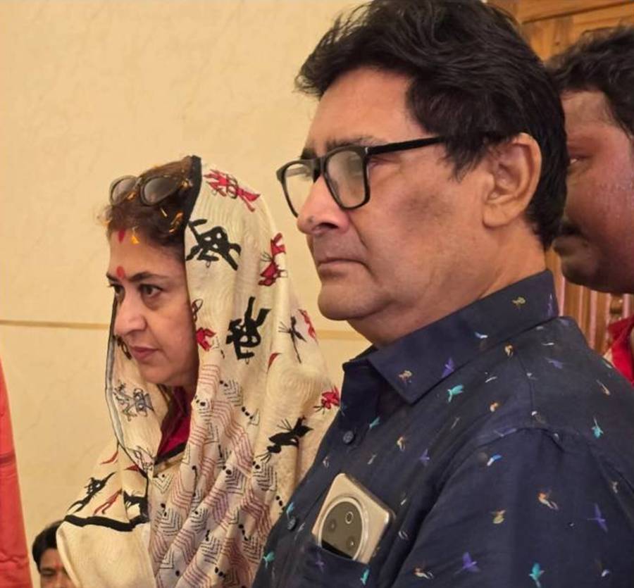ঈশ্বরের কাছে প্রার্থনায় শতাব্দী-মৃগাঙ্ক।