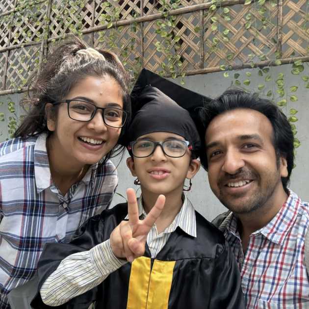 স্ত্রী পায়েল  এবং ছেলের সঙ্গে দ্বৈপায়ন। 