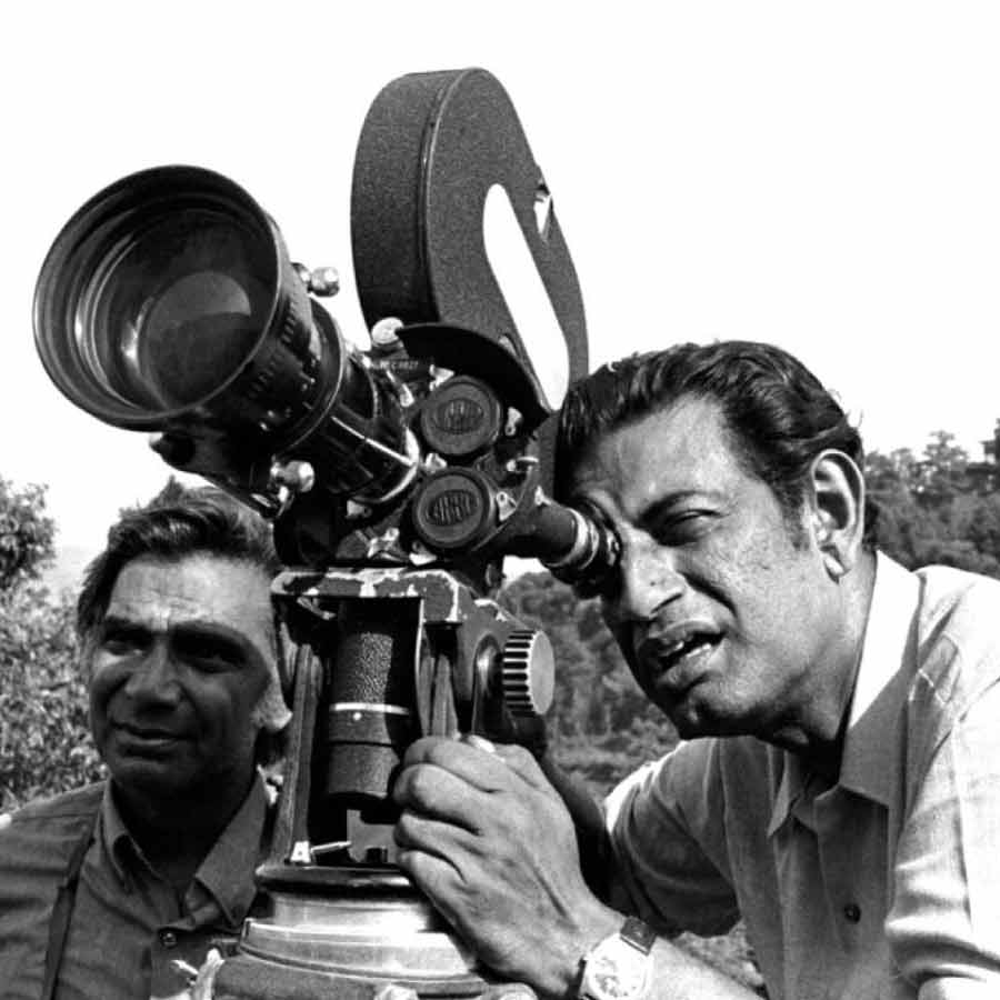 ‘একটি টেকেই শট নেওয়া পছন্দ করতেন মানিকদা।’