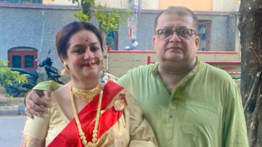 (বাঁ দিকে) সুদীপা চট্টোপাধ্যায় , (ডান ডিকে) অগ্নিদেব চট্টোপাধ্য়ায়।