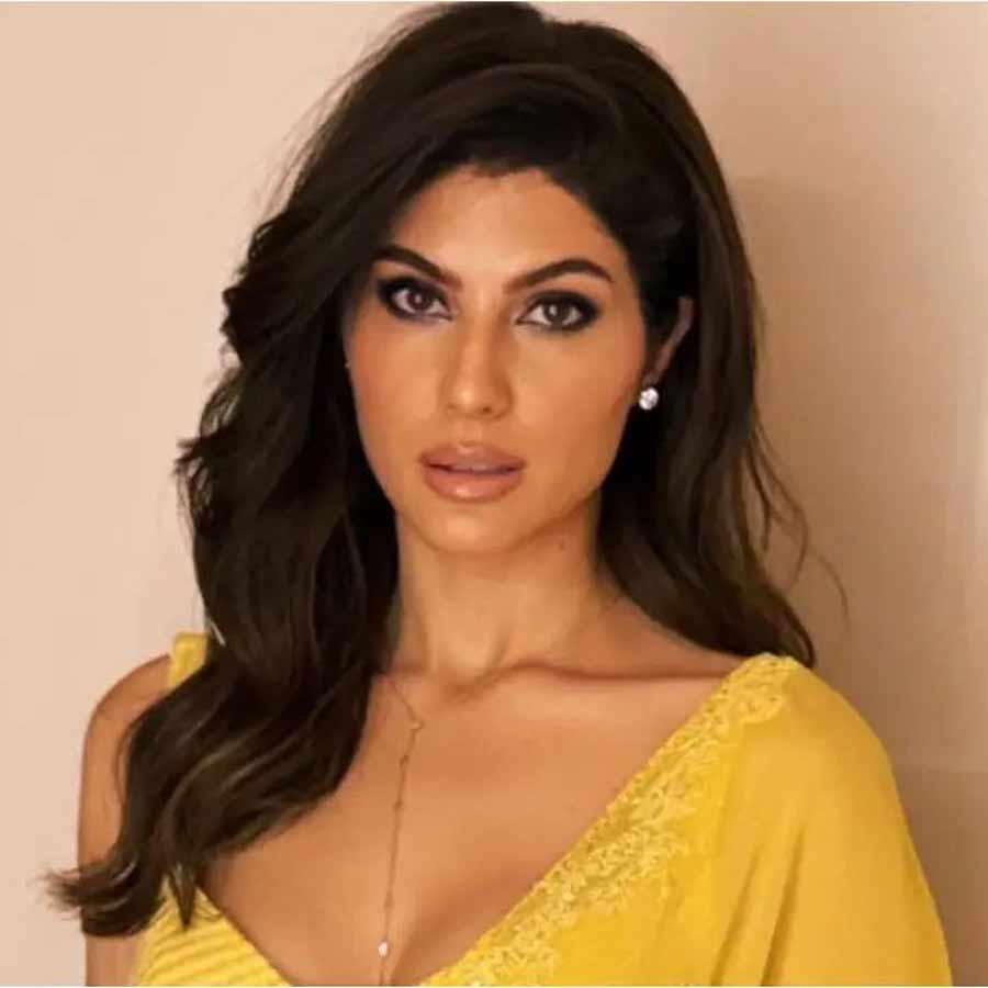 শরণার্থী শিবিরে থাকতেন এলনাজ।