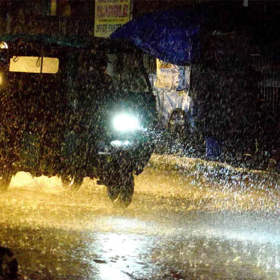ঝমঝমিয়ে: বৃষ্টি। শিলিগুড়িতে।
