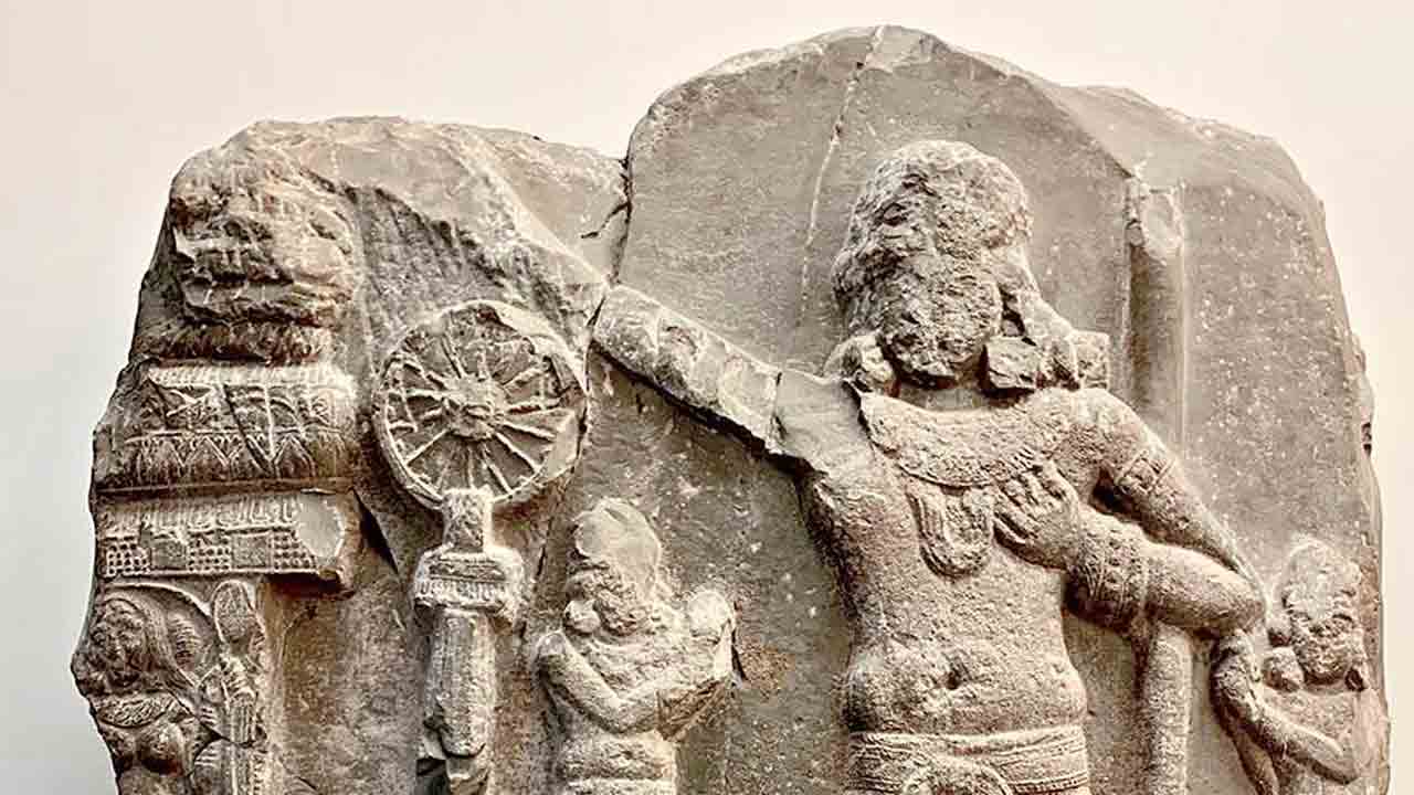 অতীত: অন্ধ্রপ্রদেশে উদ্ধার হওয়া অশোকের ভাস্কর্য, খ্রিস্টপূর্ব প্রথম শতক।
