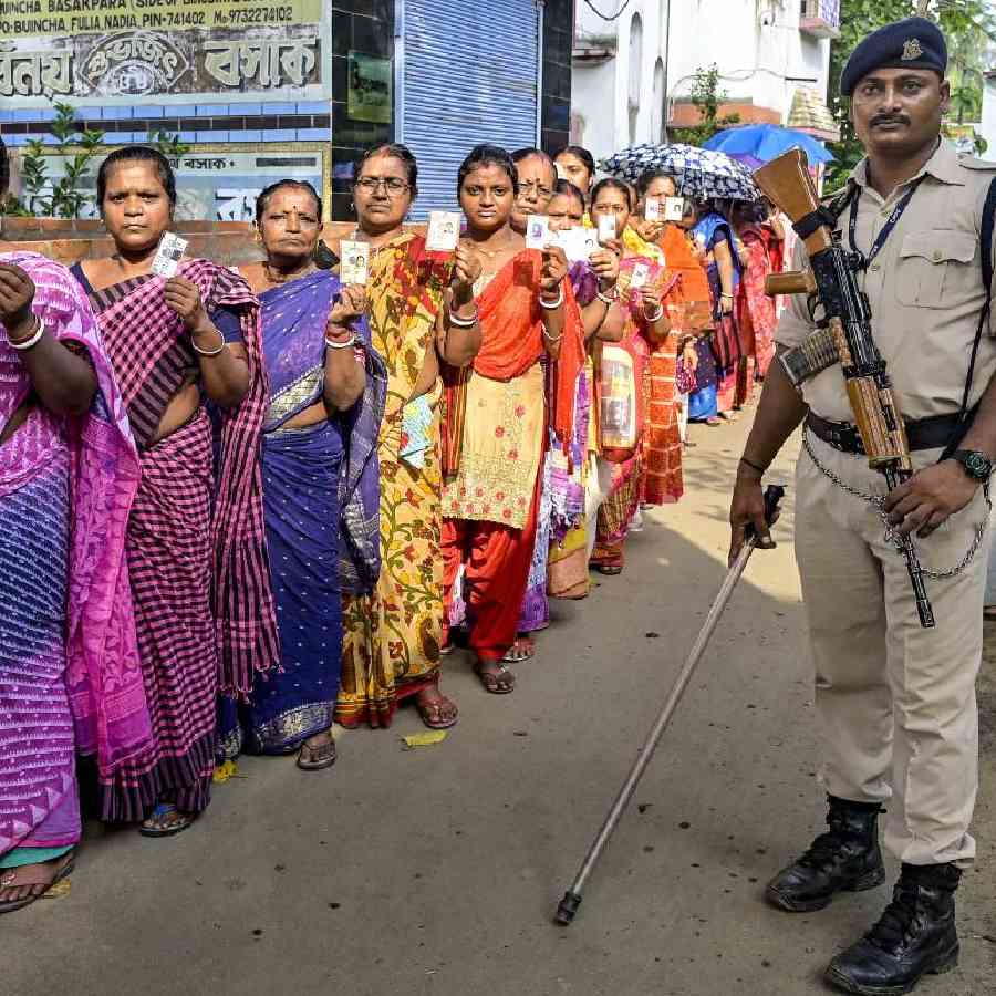 দক্ষিণ ২৪ পরগনায় পুনর্নির্বাচন চলছে।