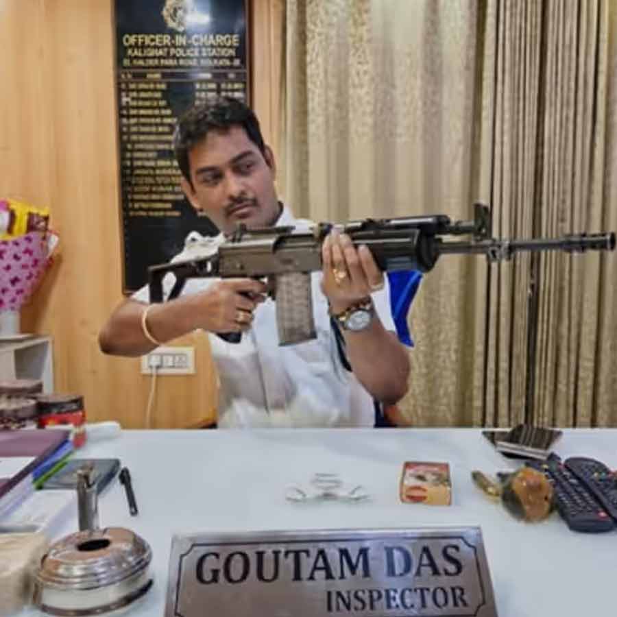 Kolkata Police suspends OC of Kalighat Police station after controversy over whatsapp status dgtl