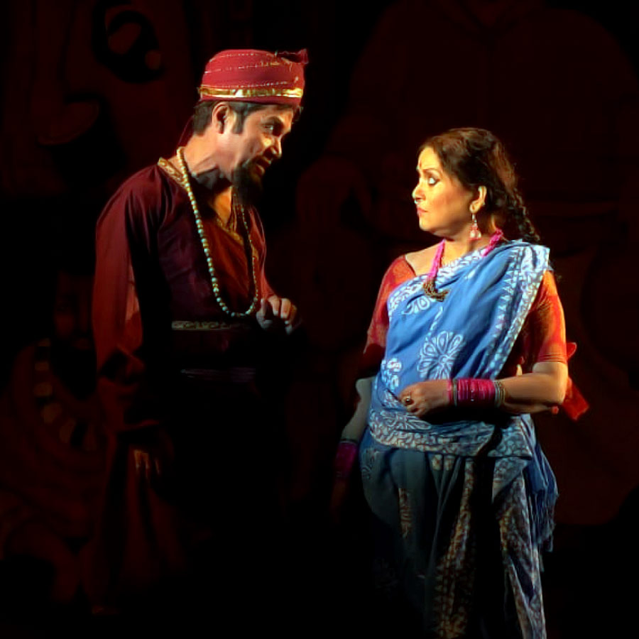 ‘কিনু কাহারের থেটার’-নাটকের একটি দৃশ্য