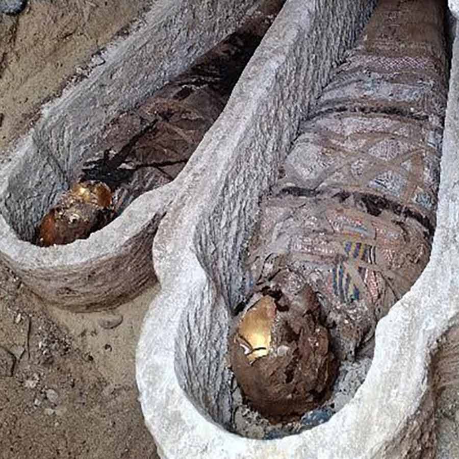 মিশরের আল বাহনাসায় খুঁজে পাওয়া মমি।
