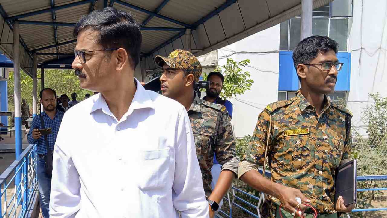 মালদহের ঘটনায় তদন্ত এনআইএ আধিকারিকেরা।