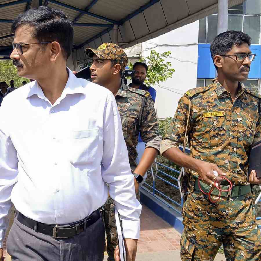 মালদহের ঘটনায় তদন্ত এনআইএ আধিকারিকেরা।
