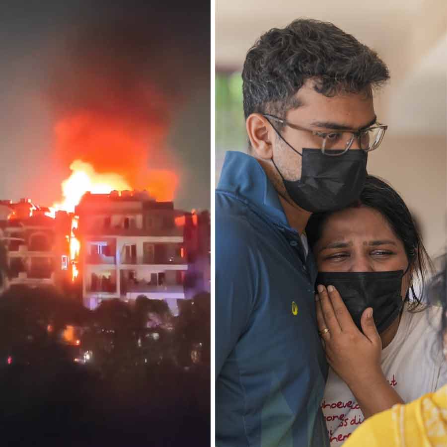 অগ্নিদগ্ধ সেই বহুতল। ছবি: সংগৃহীত।
