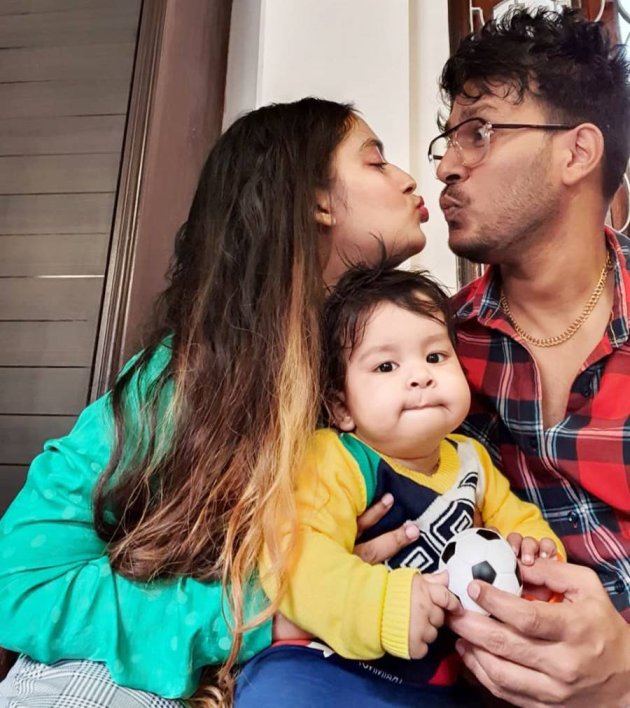 কেশবকে নিয়ে মধুবনী এবং রাজা গোস্বামী।