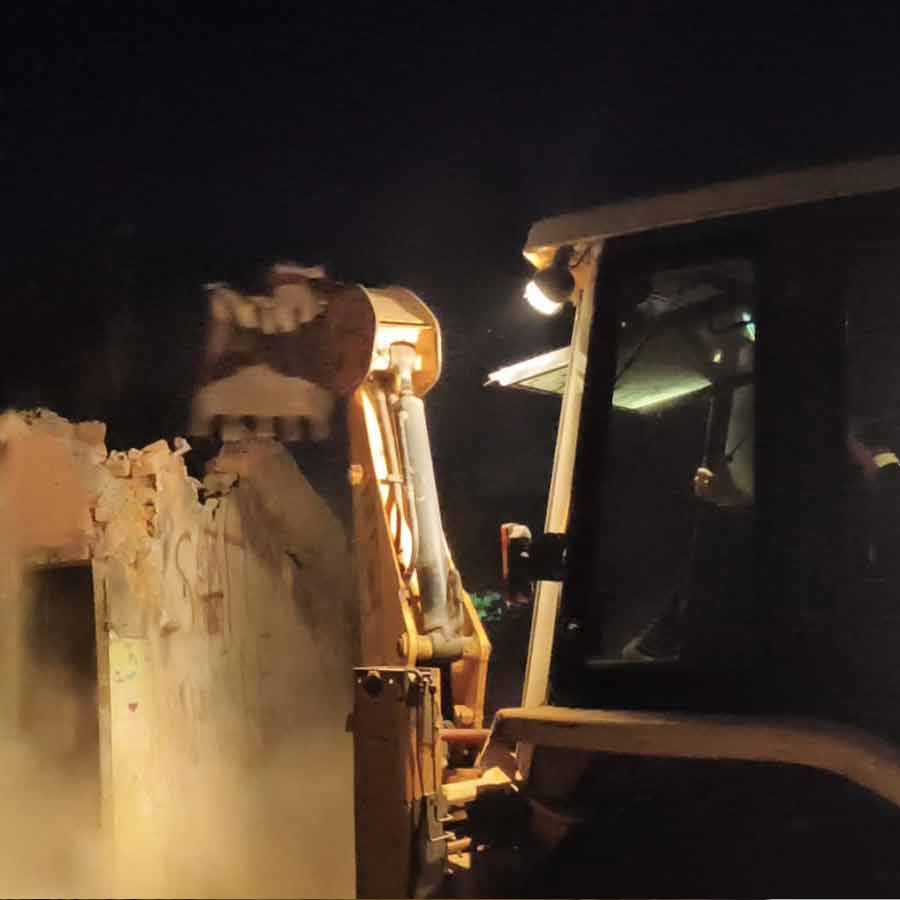 Indian rail evicted several house near Hooghly Pandua station dgtld