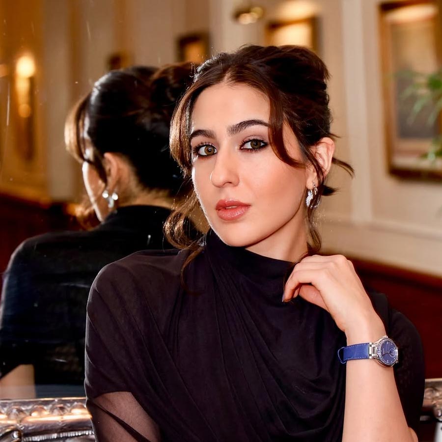 Sara Ali Khan SHOCKED As Host Jokes About Knowing Every Actor 'From Behind' At Pati Patni Aur Woh Do Mumbai Event dgtl Headline:
