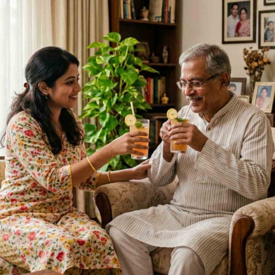 Essential Electrolyte Drinks for Seniors During Summer