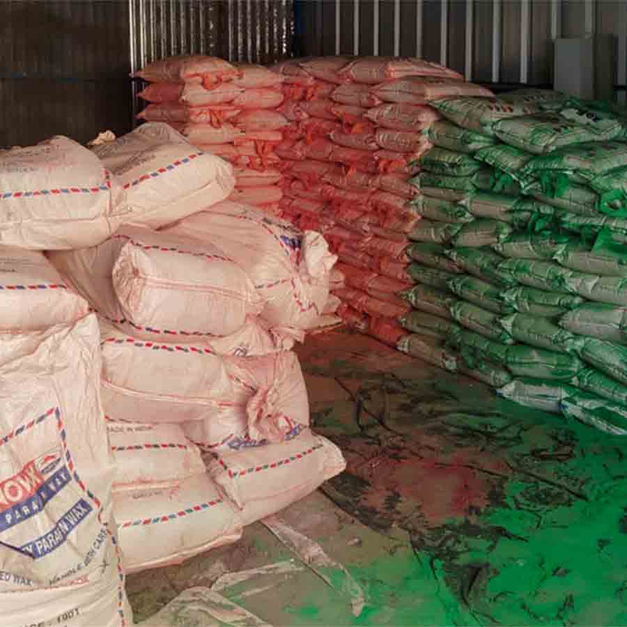 huge sale of abir due to election at Nabadwip