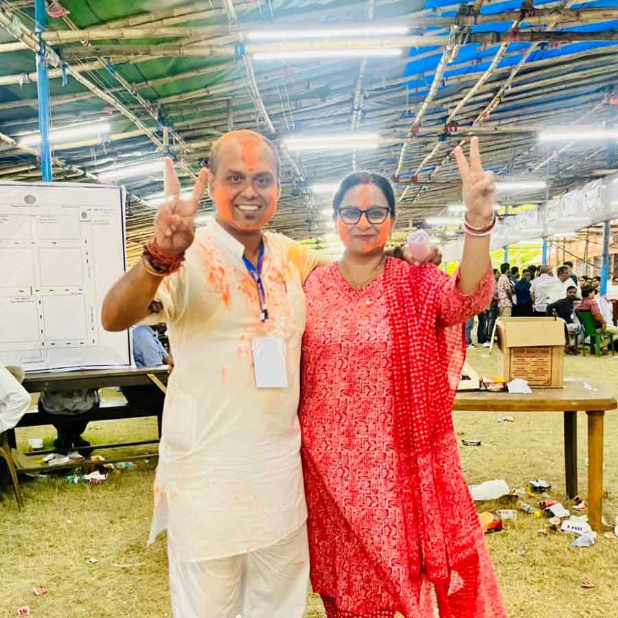 BJP's Kaustuv Bagchi takes the lead in Barrackpore, trailing TMC's Raj Chakraborty dgtl