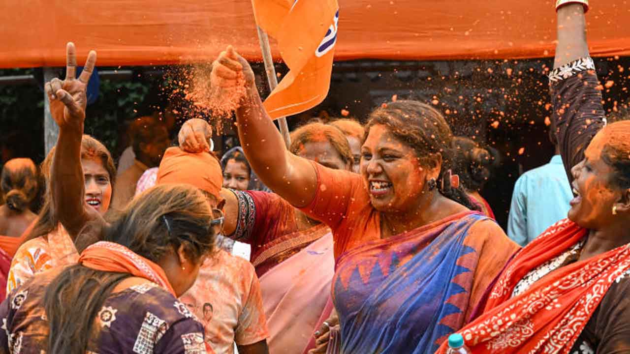 ভবানীপুরে বিজেপি কর্মী-সমর্থকদের উচ্ছ্বাস।